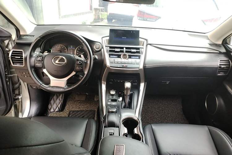 Used Lexus NX 2015 200T All-Wheel-Drive Fēngshàng Edition Center Console
