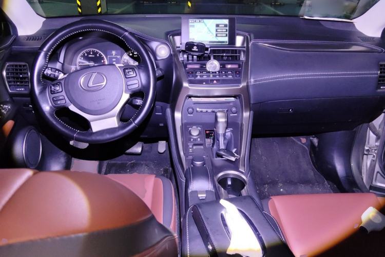 Used Lexus NX 2015 200T All-Wheel-Drive Fēngshàng Edition Center Console