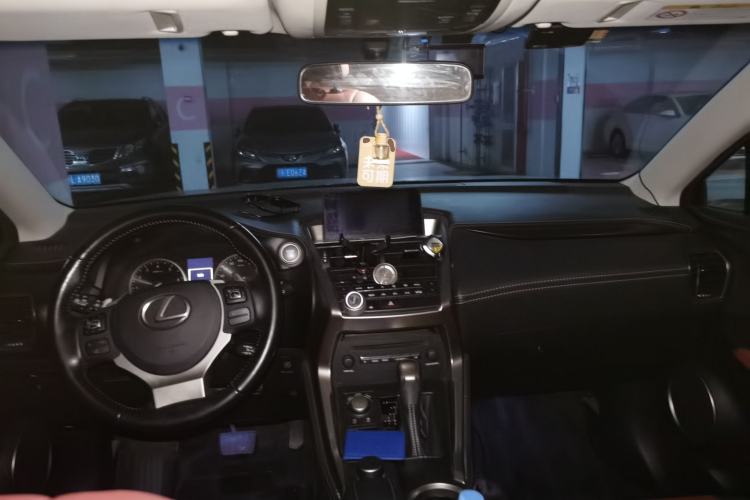 Used Lexus NX 2015 200T All-Wheel-Drive Fēngshàng Edition Center Console