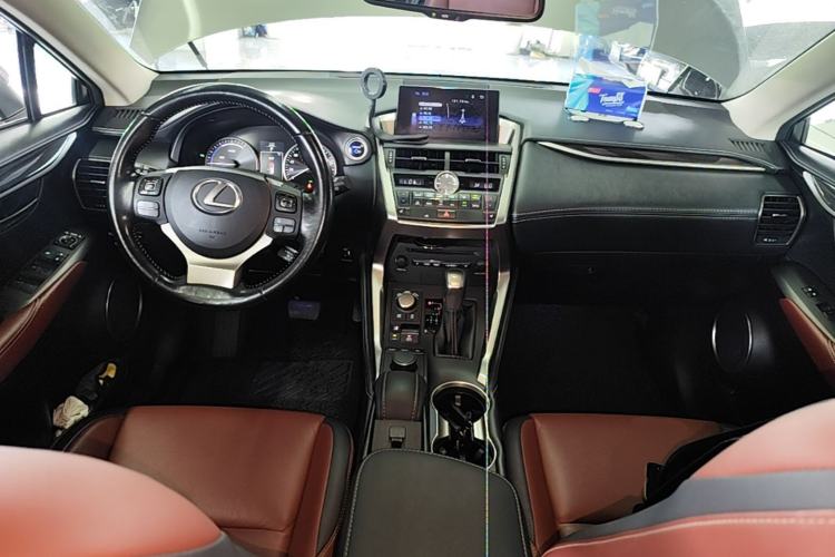 Used Lexus NX 2015 300h All-Wheel-Drive Fēngzhì Edition Center Console