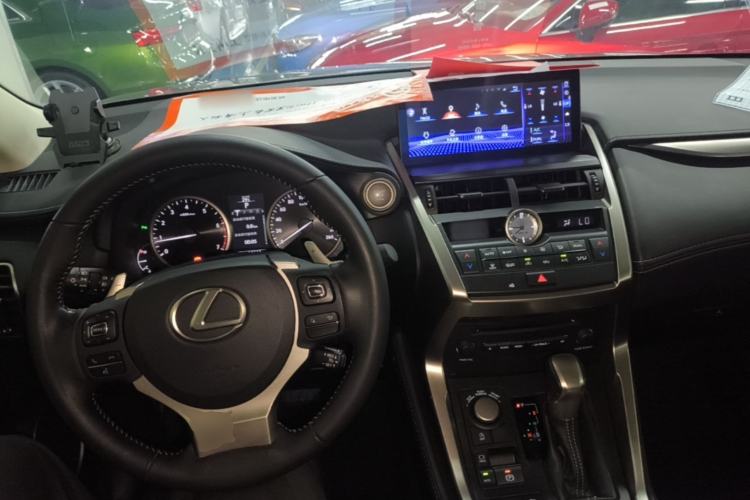 Used Lexus NX 2015 200T All-Wheel-Drive Fēngshàng Edition Center Console