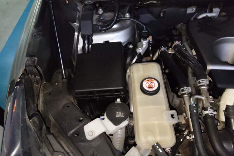 Used Lexus NX 2015 200T All-Wheel-Drive Fēngshàng Edition Engine Bay Right