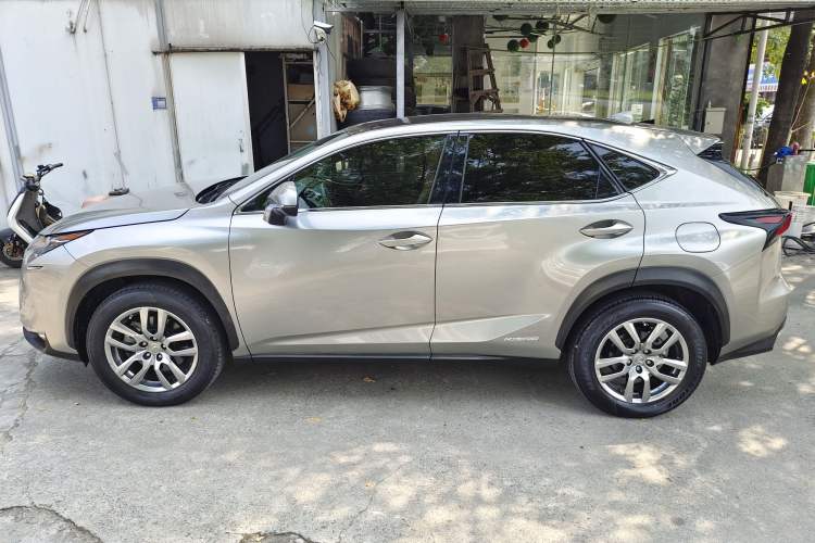 Used Lexus NX 2015 300h All-Wheel-Drive Fēngzhì Edition Exterior 3