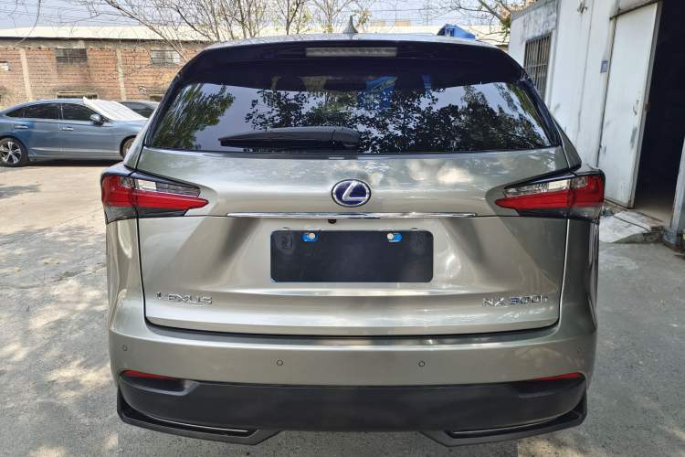 Used Lexus NX 2015 300h All-Wheel-Drive Fēngzhì Edition Exterior 4