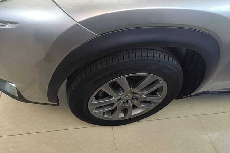 Used Lexus NX 2015 200T All-Wheel-Drive Fēngshàng Edition Exterior 4