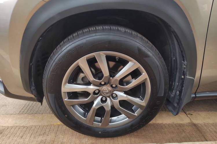 Used Lexus NX 2015 200T All-Wheel-Drive Fēngshàng Edition Exterior 4