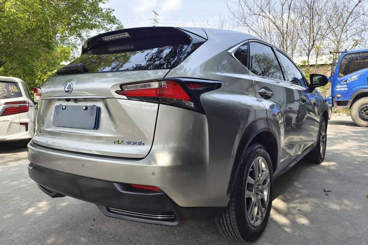 Used Lexus NX 2015 300h All-Wheel-Drive Fēngzhì Edition Exterior 5