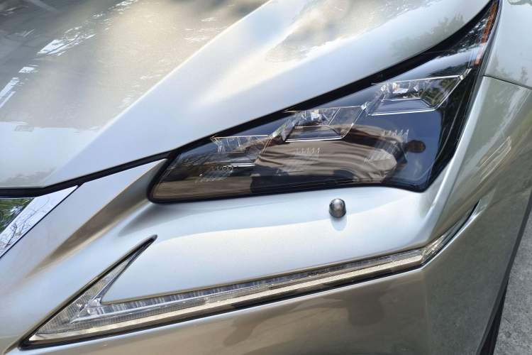 Used Lexus NX 2015 300h All-Wheel-Drive Fēngzhì Edition Exterior 8