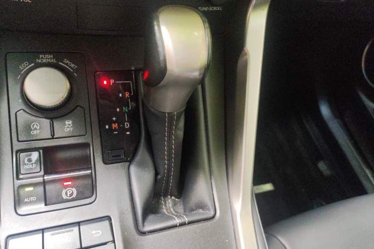 Used Lexus NX 2015 200T All-Wheel-Drive Fēngshàng Edition Gear Lever