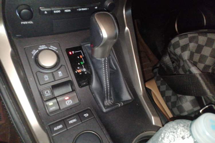 Used Lexus NX 2015 200T All-Wheel-Drive Fēngshàng Edition Gear Lever