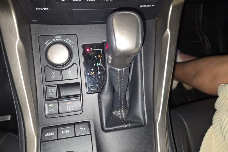 Used Lexus NX 2015 200T All-Wheel-Drive Fēngshàng Edition Gear Lever