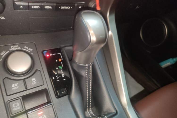 Used Lexus NX 2015 300h All-Wheel-Drive Fēngzhì Edition Gear Lever