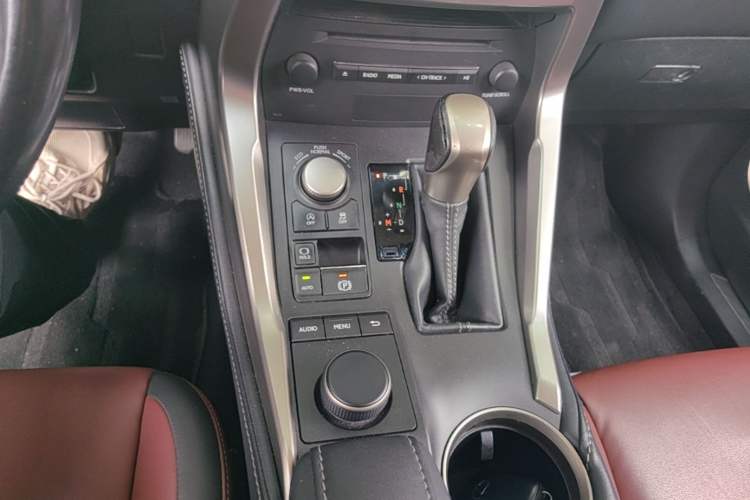 Used Lexus NX 2015 200T All-Wheel-Drive Fēngshàng Edition Gear Lever