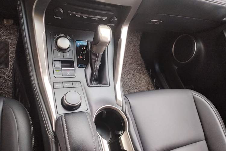 Used Lexus NX 2015 200T All-Wheel-Drive Fēngshàng Edition Gear Lever