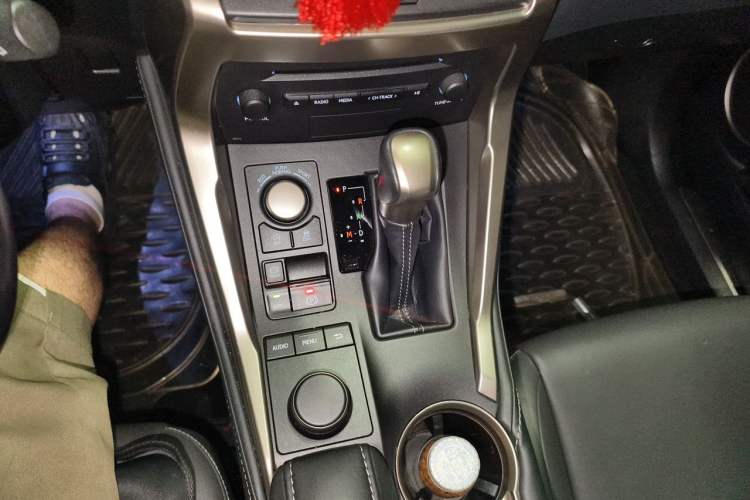 Used Lexus NX 2015 200T All-Wheel-Drive Fēngshàng Edition Gear Lever