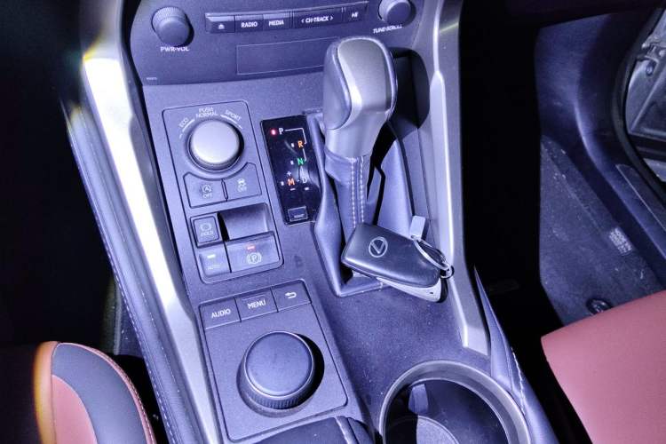 Used Lexus NX 2015 200T All-Wheel-Drive Fēngshàng Edition Gear Lever