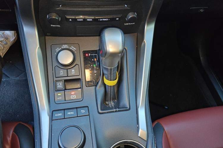 Used Lexus NX 2015 200T All-Wheel-Drive Fēngshàng Edition Gear Lever