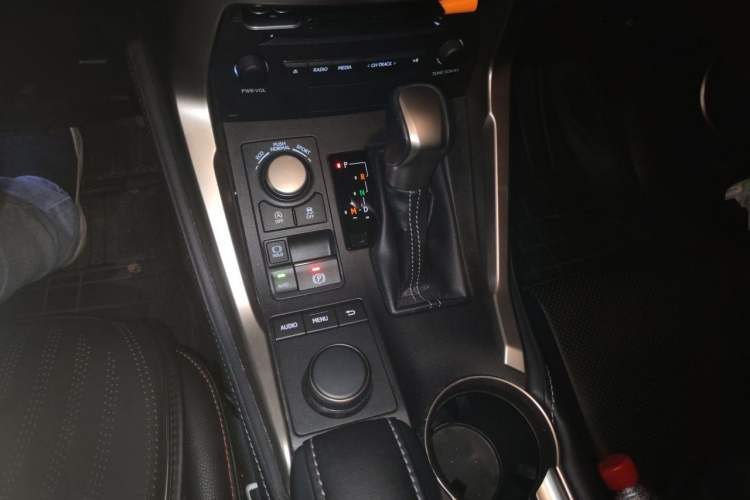 Used Lexus NX 2015 200 Front-Wheel Drive X-Trail SE Edition Gear Lever