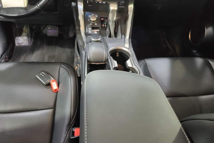Used Lexus NX 2015 200 Front-Wheel Drive X-Trail SE Edition Gear Lever