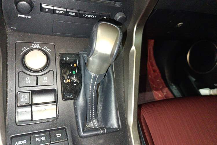 Used Lexus NX 2015 200 Front-Wheel Drive X-Trail SE Edition Gear Lever