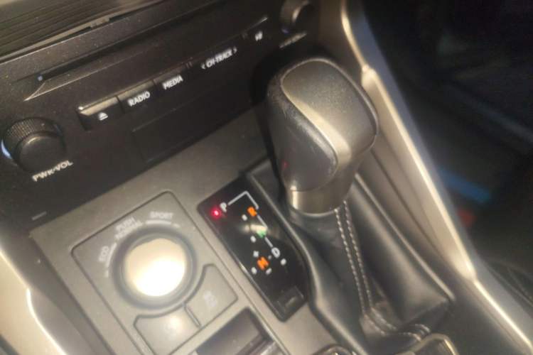 Used Lexus NX 2015 200 Front-Wheel Drive X-Trail SE Edition Gear Lever