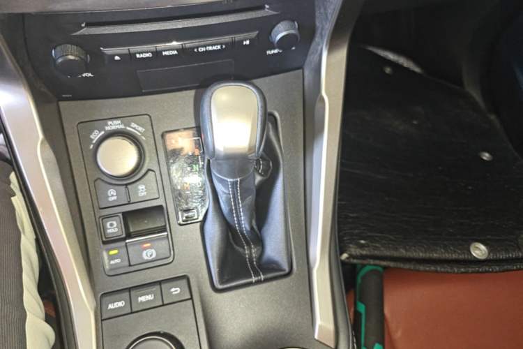 Used Lexus NX 2015 200T All-Wheel-Drive Fēngshàng Edition Gear Lever