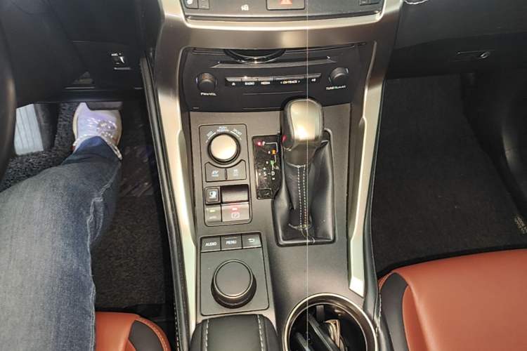 Used Lexus NX 2015 300h All-Wheel-Drive Fēngzhì Edition Gear Lever