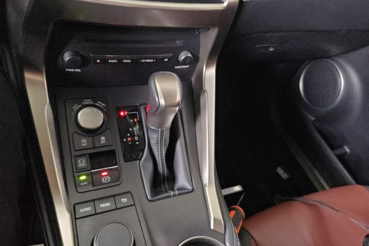 Used Lexus NX 2015 200T All-Wheel-Drive Fēngshàng Edition Gear Lever