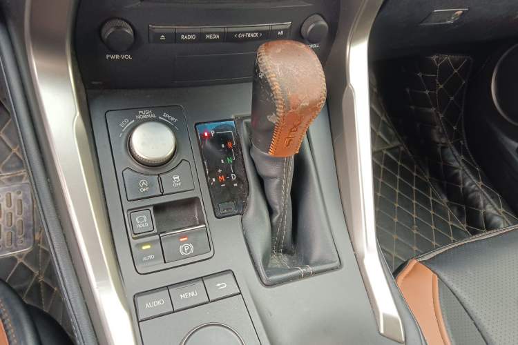 Used Lexus NX 2015 200 Front-Wheel Drive X-Trail SE Edition Gear Lever