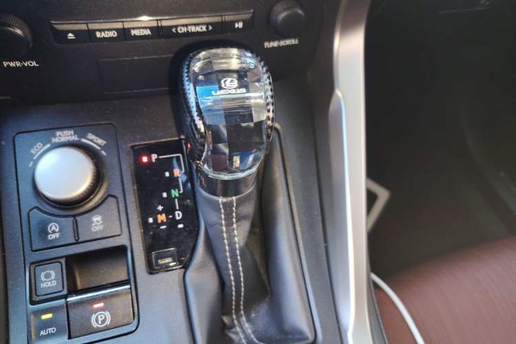 Used Lexus NX 2015 200 Front-Wheel Drive X-Trail SE Edition Gear Lever