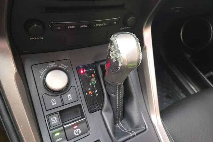 Used Lexus NX 2015 200T All-Wheel-Drive Fēngshàng Edition Gear Lever