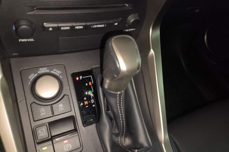 Used Lexus NX 2015 200T All-Wheel-Drive Fēngshàng Edition Gear Lever