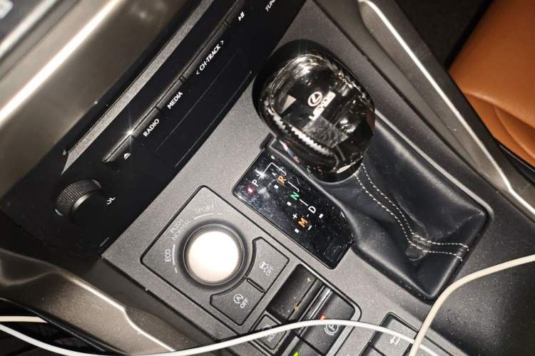 Used Lexus NX 2015 200 Front-Wheel Drive X-Trail SE Edition Gear Lever