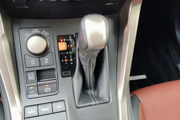 Used Lexus NX 2015 200T All-Wheel-Drive Fēngshàng Edition Gear Lever