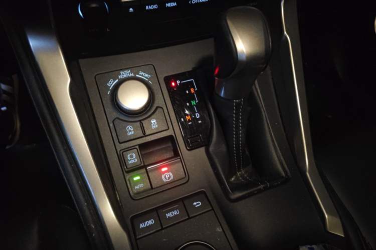 Used Lexus NX 2015 200T All-Wheel-Drive Fēngshàng Edition Gear Lever