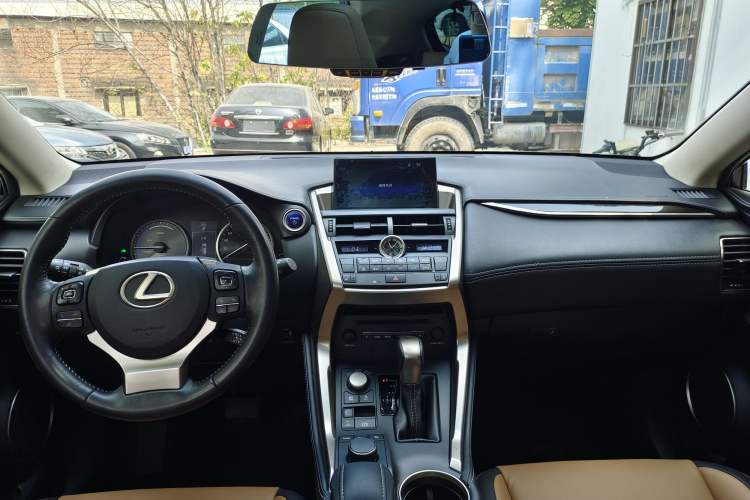 Used Lexus NX 2015 300h All-Wheel-Drive Fēngzhì Edition Interior 1