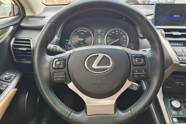 Used Lexus NX 2015 300h All-Wheel-Drive Fēngzhì Edition Interior 2