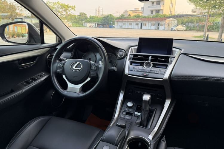 Used Lexus NX 2015 200T All-Wheel-Drive Fēngshàng Edition Interior 2