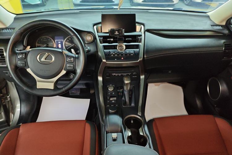 Used Lexus NX 2015 200T All-Wheel-Drive Fēngshàng Edition Interior 2