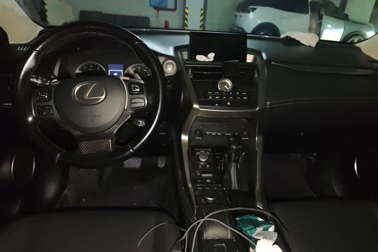 Used Lexus NX 2015 200T All-Wheel-Drive Fēngshàng Edition Interior 2