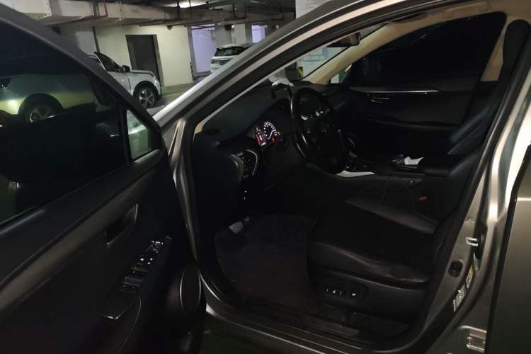 Used Lexus NX 2015 200T All-Wheel-Drive Fēngshàng Edition Interior 3