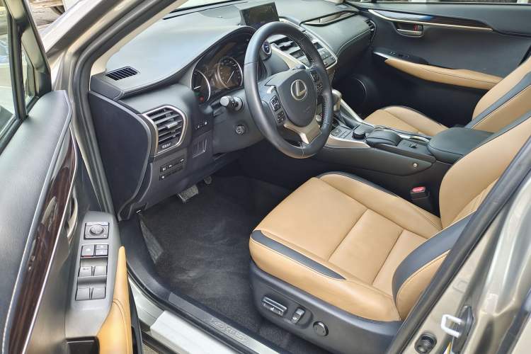 Used Lexus NX 2015 300h All-Wheel-Drive Fēngzhì Edition Interior 5