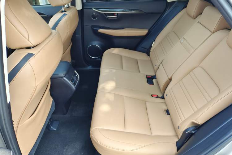 Used Lexus NX 2015 300h All-Wheel-Drive Fēngzhì Edition Interior 6