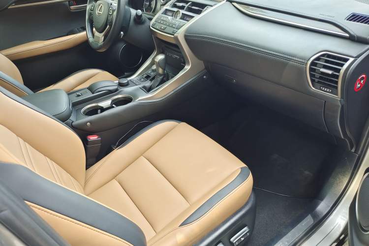 Used Lexus NX 2015 300h All-Wheel-Drive Fēngzhì Edition Interior 8