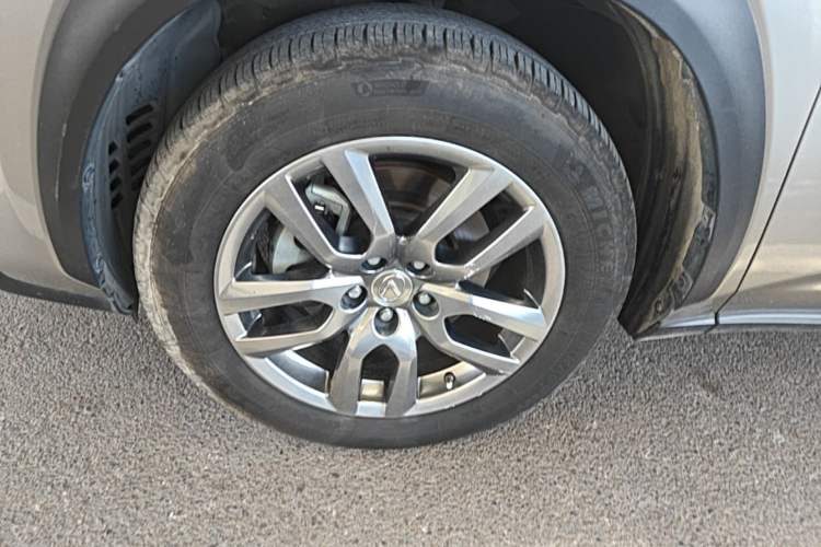 Used Lexus NX 2015 200T All-Wheel-Drive Fēngshàng Edition Left Front Wheel Hub