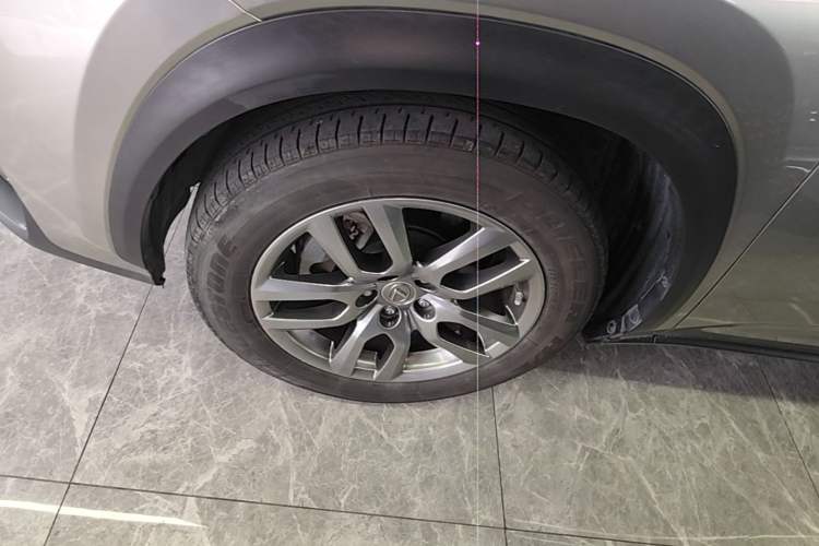 Used Lexus NX 2015 300h All-Wheel-Drive Fēngzhì Edition Left Front Wheel Hub