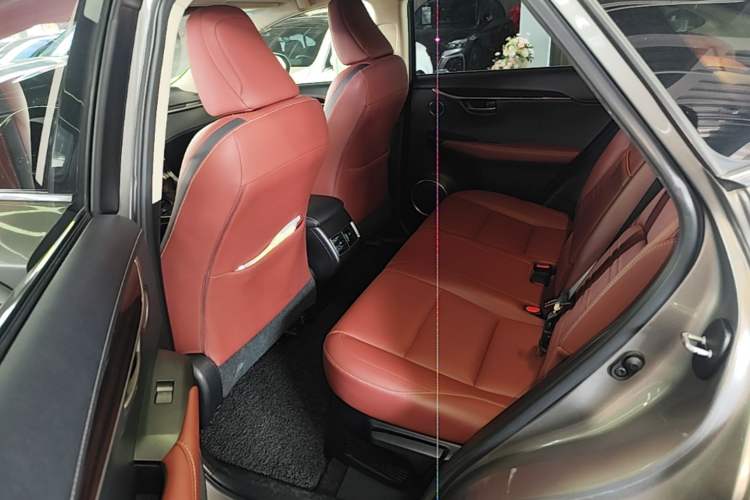 Used Lexus NX 2015 300h All-Wheel-Drive Fēngzhì Edition Left Rear Seat