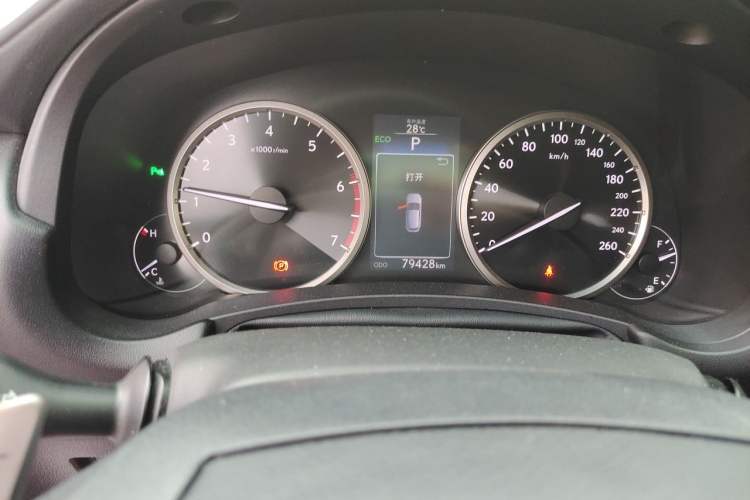 Used Lexus NX 2015 200T All-Wheel-Drive Fēngshàng Edition Odometer Close Up