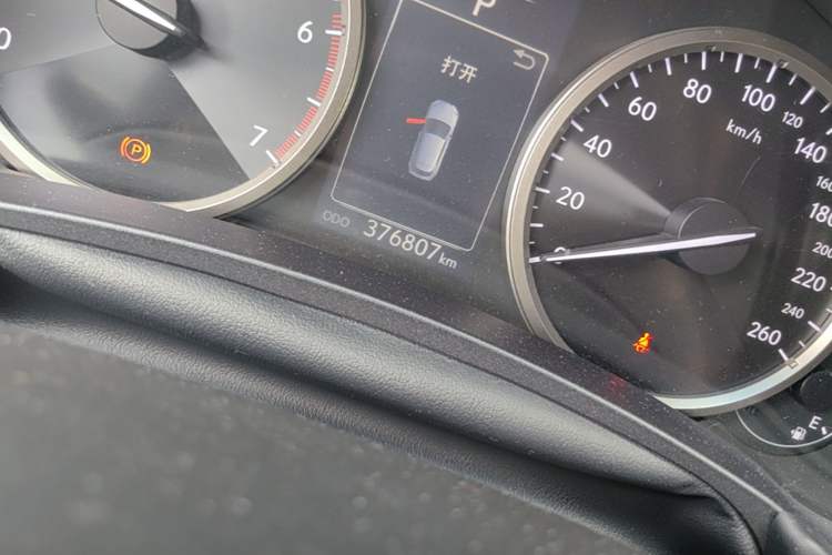 Used Lexus NX 2015 200T All-Wheel-Drive Fēngshàng Edition Odometer Close Up