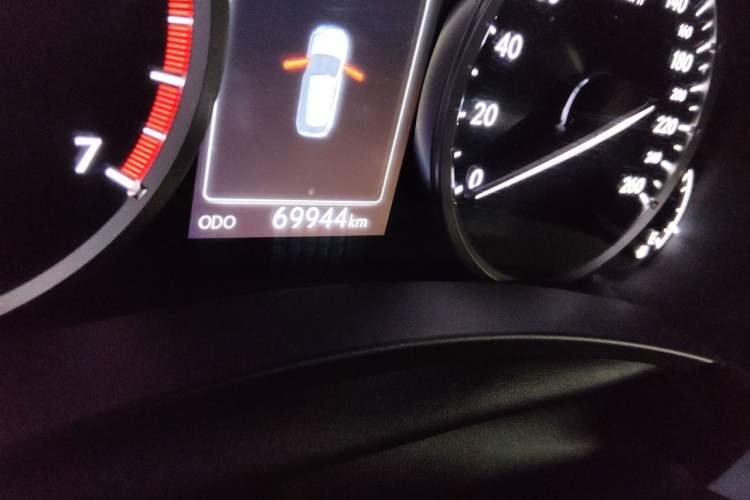 Used Lexus NX 2015 200T All-Wheel-Drive Fēngshàng Edition Odometer Close Up